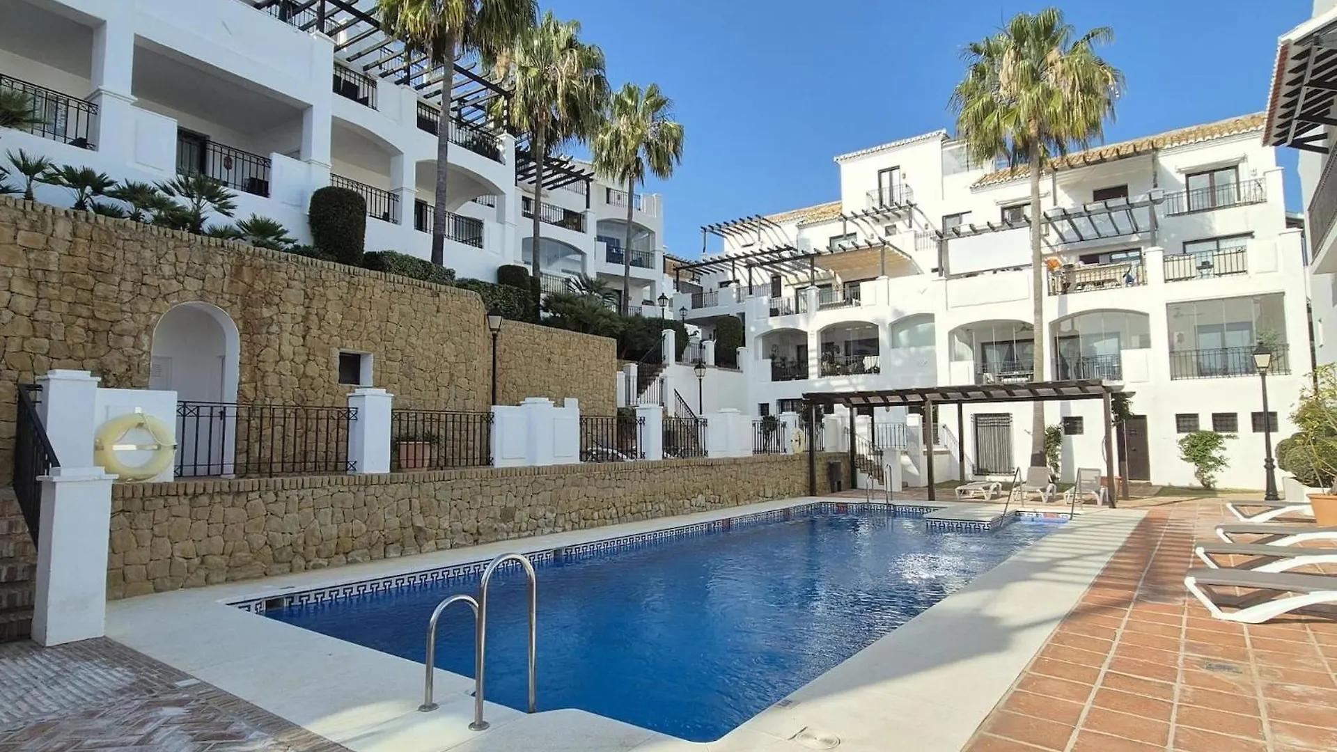 Apartamento En Los Monteros 마르베야